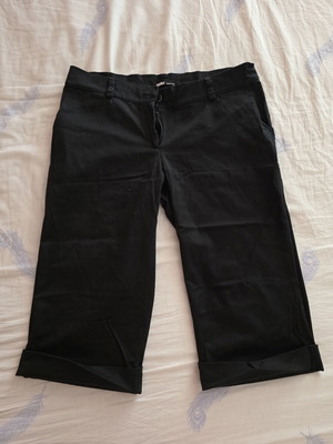 Black Bermuda shorts EIKI like new, size S 36 8, knee length