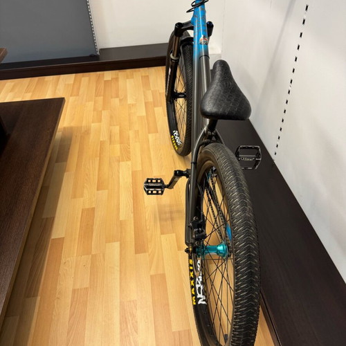 Nsbikes Custom Dirtjump Bike like new, 26 Inch, hydraulic disc brakes