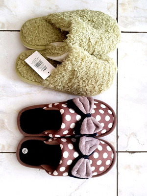 Set of 2 winter house slippers brown and green, brand new