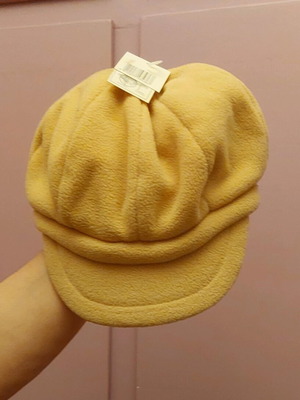 Women's hat like new, ecru color