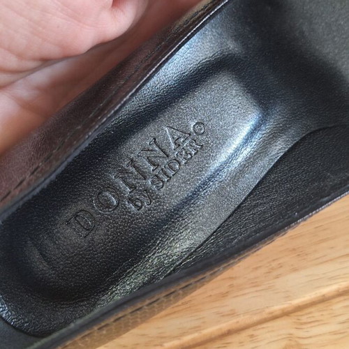 Black leather 60's style pumps like new, size 36