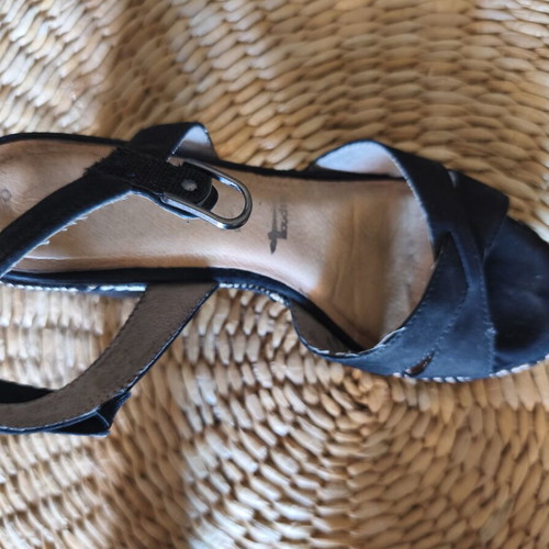 Tamaris black sandals size 38 like new
