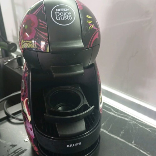 Coffee maker with capsules like new