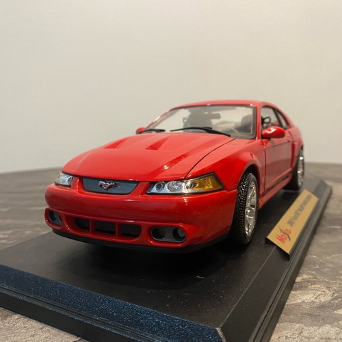 Ford Mustang Cobra 2003 1/18 Maisto like new