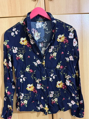 Bershka blue medium shirt new without tag