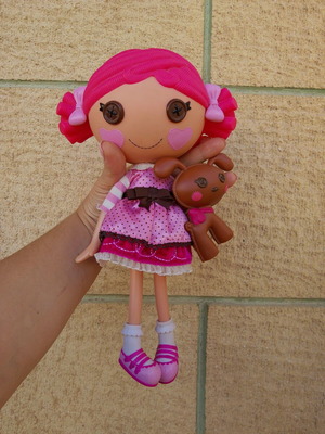 Lalaloopsy Toffee Cocoa Cuddles κούκλα 33εκ. με σοκολατένιο σκυλάκι