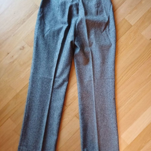 Straight gray pants in very good condition, size 2 (M)