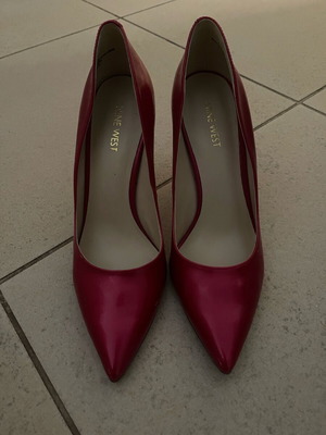 Nine West red patent leather high heel pump like new