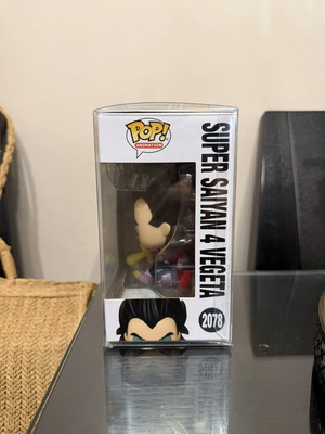 Funko Pop! Super Saiyan 4 Vegeta #2078 Chase & Special Edition
