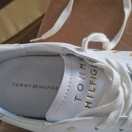 Tommy Hilfiger shoes size 41 like new, white with gold