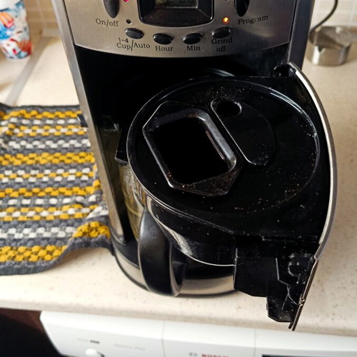 French coffee maker with grinder and program, like new, metal filter