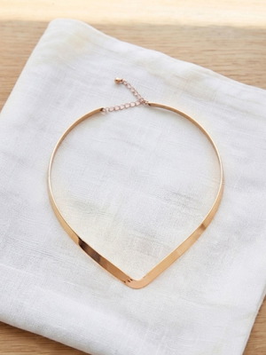 Minimal gold metal choker necklace with adjustable chain, like new