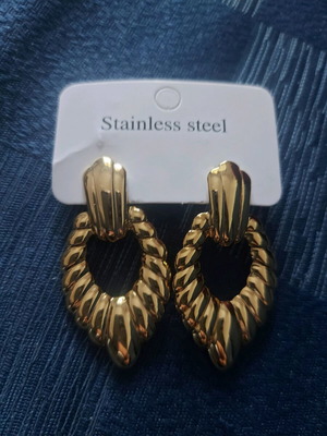 Stainless steel gold earrings new, unique design