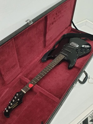 WestSound Professional Electric Guitar and Prince Scorpion M-15 Amplifier like new
