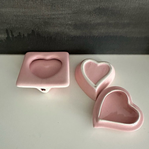 Vintage ceramic heart jewelry box and frame set pink like new
