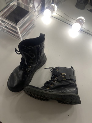 Boots like new, size 29, black