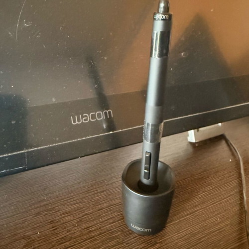 Wacom Cintiq 21UX used interactive display with Wacom Pen