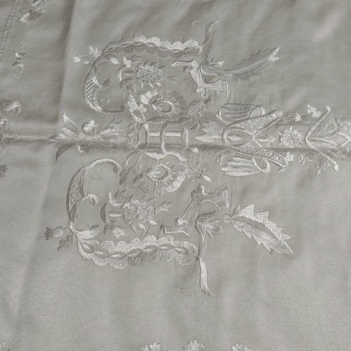 Silk dining set unused, dowry