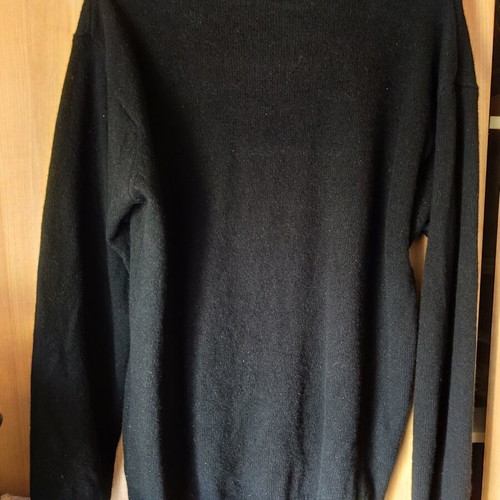 Fred Perry long sleeve shirt large, like new, 100% wool, black and red
