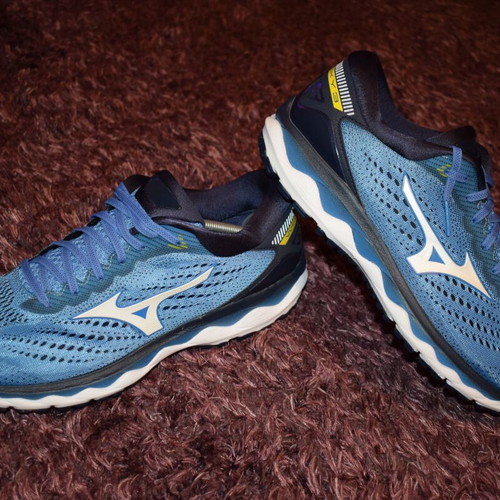 Mizuno Wave Sky 3 running shoes size 45 like new blue and white