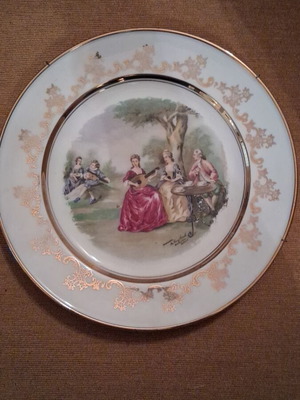 Decorative porcelain plate used, collectible, 25cm, 22K gold trim