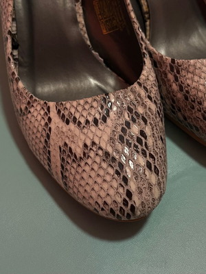 Snake Print Pumps size 39, like new, white and grey