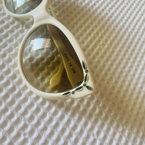Vintage Daniel Hechter Paris sunglasses like new, cream color