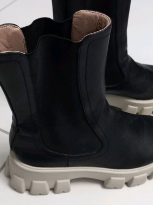 Chelsea boots Na-Kd like new, black and grey, size 38