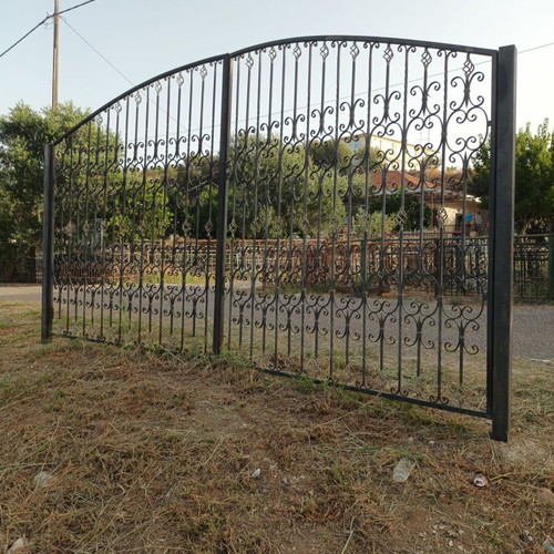 Πόρτα ανοιγόμενη διφυλλή πολυτελείας βαρέου τύπου με μοτέρ και κοντρόλ