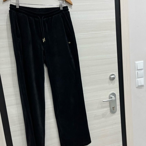 Adidas women's velour tracksuit medium large like new, black