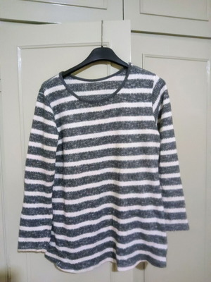 Long-sleeve wool sweater medium/large like new