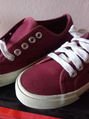 Canvas shoes size 36 new, burgundy color