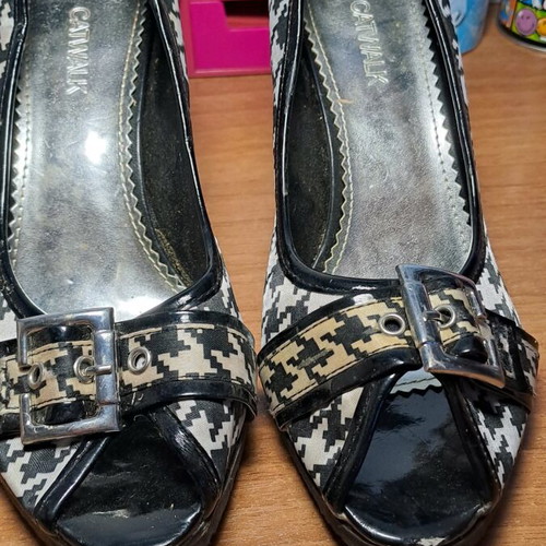Women's pumps size 37 used, black and white