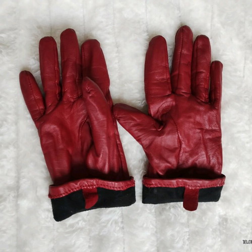 Leather gloves size 6.5 like new, red, soft and warm