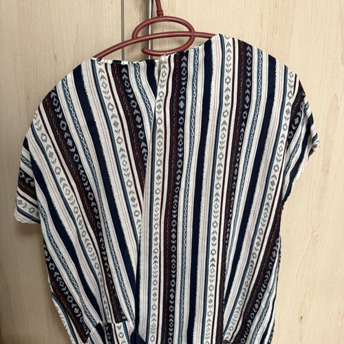 Blouse size 4 like new, multicolored