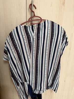 Blouse size 4 like new, multicolored