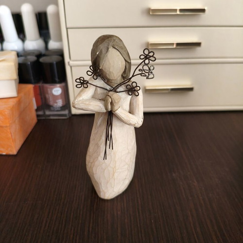 Willow Tree figurine like new