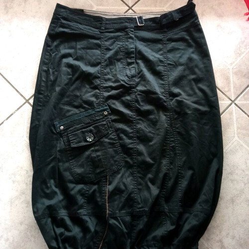 Mat Y2k black skirt like new with unique design and zippers midi