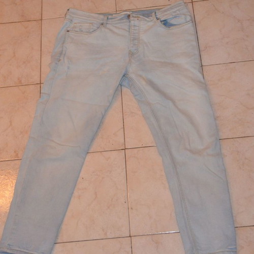 Classic blue jean with rips used, size M
