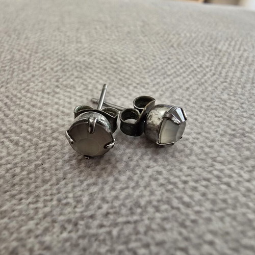 Vintage stud earrings with translucent stone, silver tone