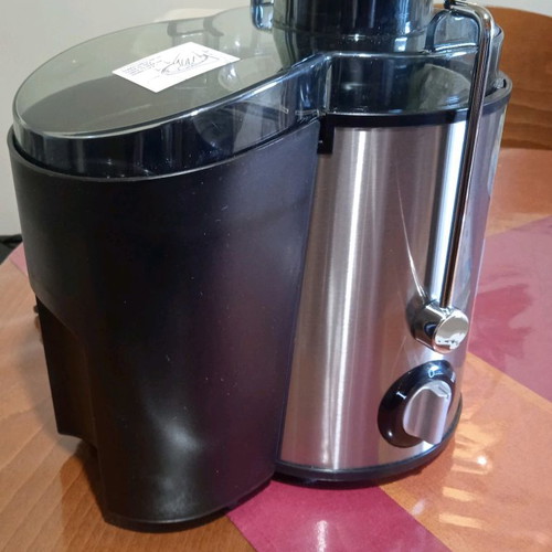 Rohnson juicer new without box