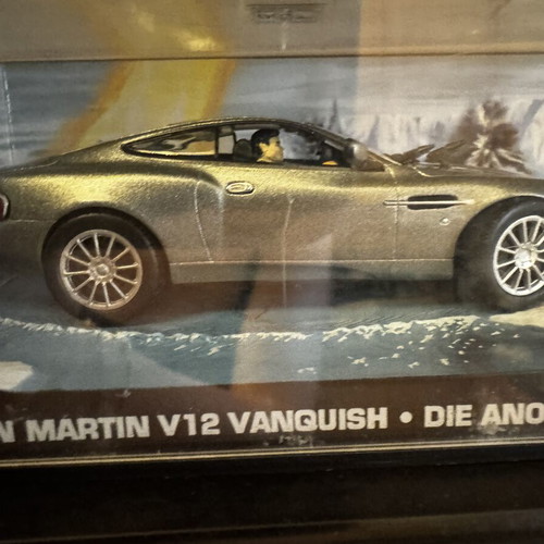 Aston Martin Die Another Day V12 Vanquish model car like new