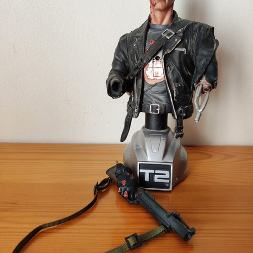 Terminator 2 T-800 Battle Damaged Mini Bust collectible, like new