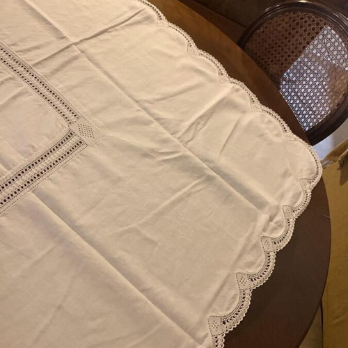 Tablecloth with handmade lace 1.24 x 1.74 m