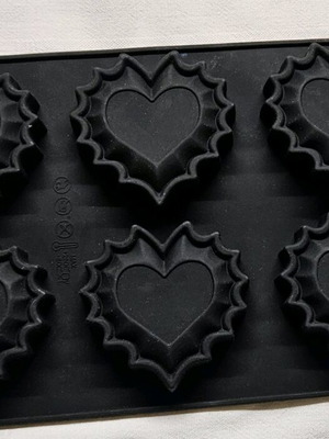 Silicone mold hearts like new