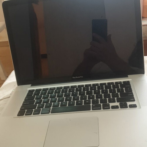 Apple Mac Pro 15-inch laptop with 4GB RAM and HDD