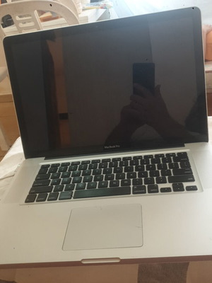 Apple Mac Pro 15-inch laptop with 4GB RAM and HDD