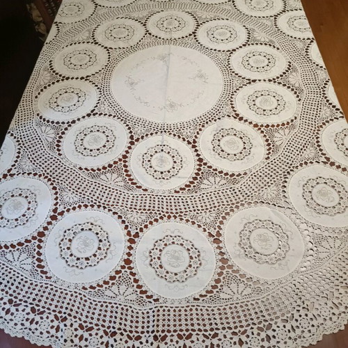 Handmade tablecloth diameter 165 cm like new, beige