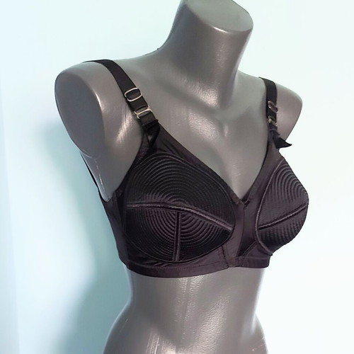 Triumph vintage touch bra 75D black like new