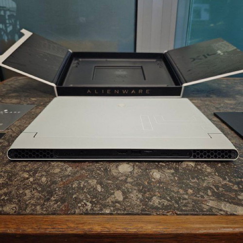 Dell Alienware x14 laptop Full HD, Intel Core i7, 16GB RAM, 512GB SSD